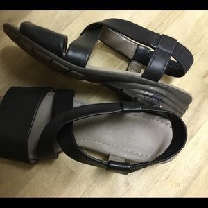 Gabor size 7 soft black leather comfort wedge